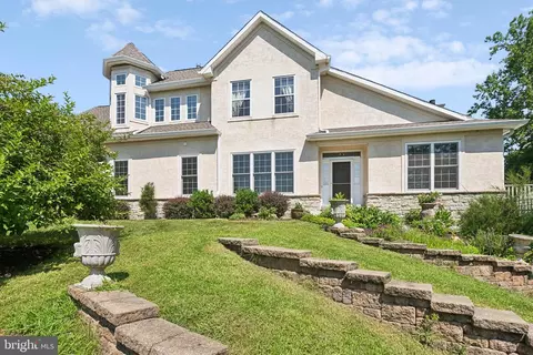 21 Oak Leaf Ln, West Chester, PA 19382