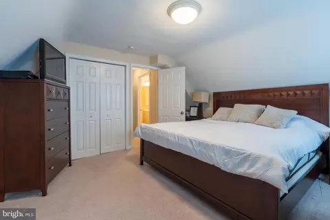 Bedroom - 2317 Cedar Ln, Secane, PA 19018 photo 3 of 5