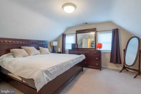 Bedroom - 2317 Cedar Ln, Secane, PA 19018 photo 2 of 5