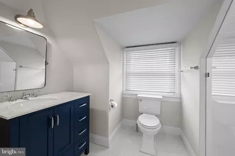 Bath - 404 N Wayne Ave, Wayne, PA 19087 photo 5 of 6