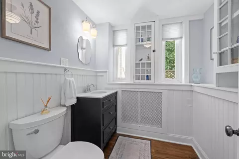 Entry Way - 404 N Wayne Ave, Wayne, PA 19087 photo 4 of 6