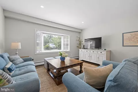 Living - 404 N Wayne Ave, Wayne, PA 19087 photo 4 of 4