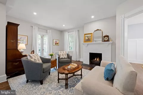 Living - 404 N Wayne Ave, Wayne, PA 19087 photo 2 of 4