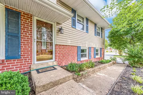 709 Windsor Pl, Wallingford, PA 19086 photo 2