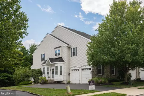 112 Portsmouth Cir, Glen Mills, PA 19342