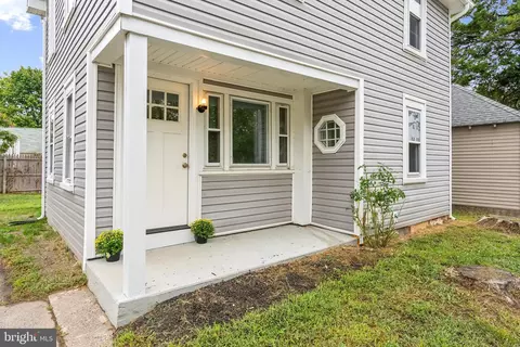 204 Front St, Essington, PA 19029