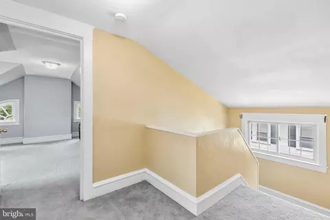 Entry Way - 413 Netherwood Rd, Upper Darby, PA 19082 photo 4 of 5