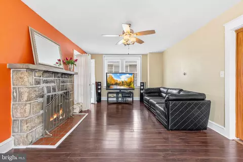 Living - 413 Netherwood Rd, Upper Darby, PA 19082 photo 2 of 4