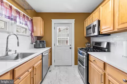 Kitchen - 413 Netherwood Rd, Upper Darby, PA 19082 photo 2 of 3