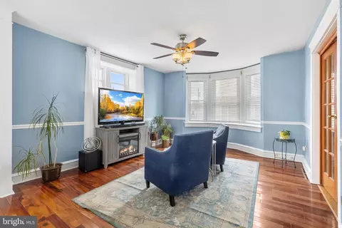 Living - 413 Netherwood Rd, Upper Darby, PA 19082 photo 3 of 4