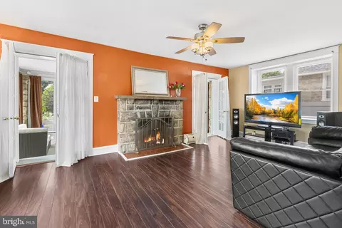 Living - 413 Netherwood Rd, Upper Darby, PA 19082 photo 1 of 4