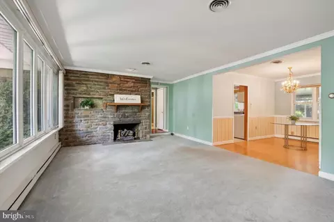 Living - 417 Pinecrest Rd, Springfield, PA 19064 photo 5 of 6