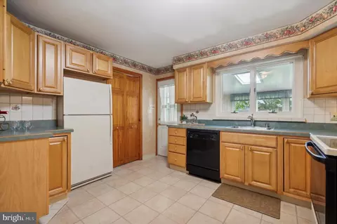 Kitchen - 417 Pinecrest Rd, Springfield, PA 19064 photo 1 of 3
