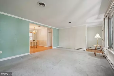 Living - 417 Pinecrest Rd, Springfield, PA 19064 photo 4 of 6