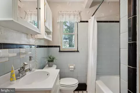 Bath - 417 Pinecrest Rd, Springfield, PA 19064 photo 2 of 2