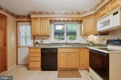 Kitchen - 417 Pinecrest Rd, Springfield, PA 19064 photo 3 of 3