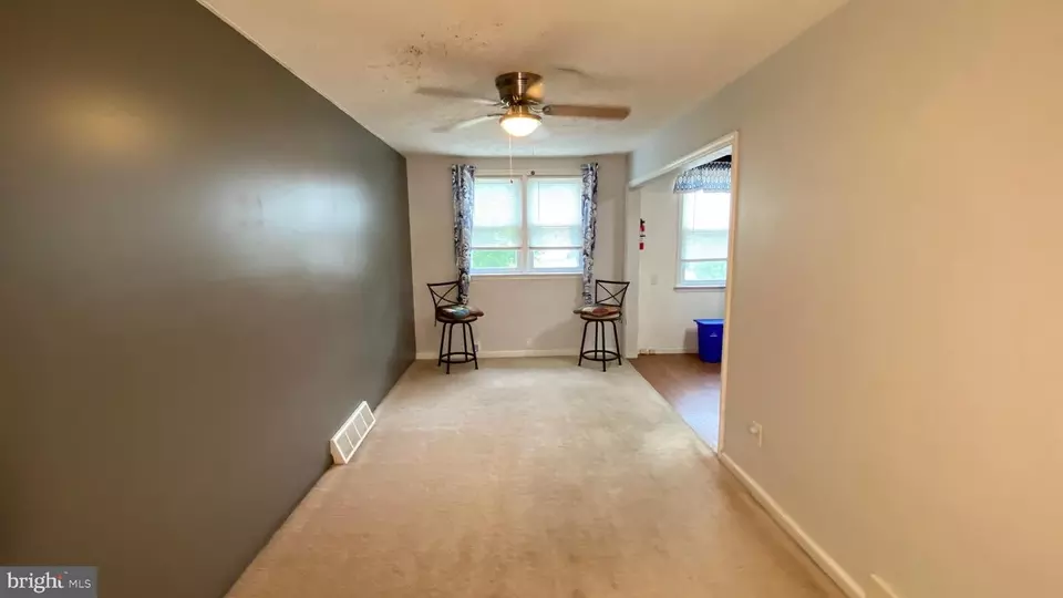 Entry Way - 1094 Hopkins Ave, Glenolden, PA 19036 photo 3 of 7