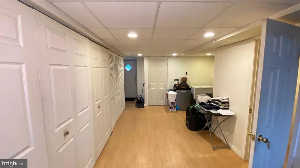 Entry Way - 1094 Hopkins Ave, Glenolden, PA 19036 photo 6 of 7