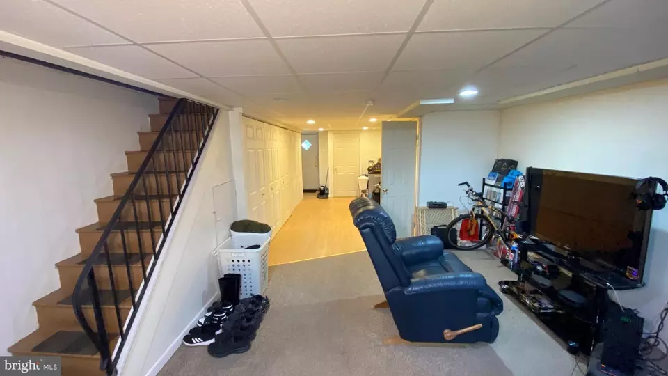 Entry Way - 1094 Hopkins Ave, Glenolden, PA 19036 photo 5 of 7