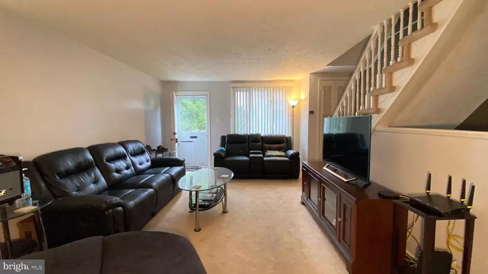 Entry Way - 1094 Hopkins Ave, Glenolden, PA 19036 photo 2 of 7