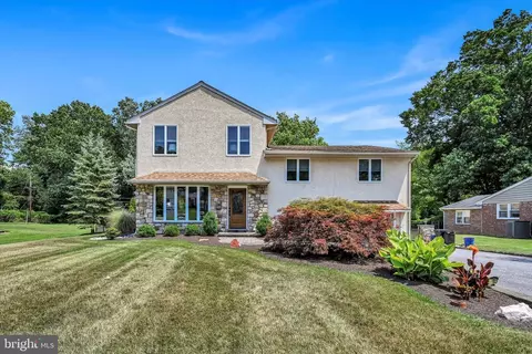 125 Beechtree Dr, Broomall, PA 19008