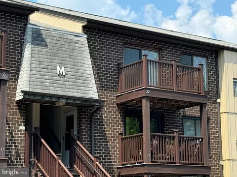 5200 Hilltop Dr #M-22, Brookhaven, PA 19015