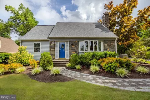 145 Fawn Ln, Haverford, PA 19041