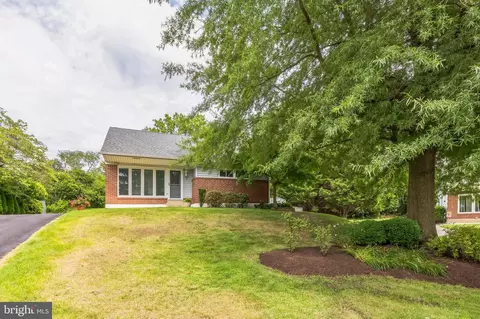 22 Meadowbrook Ln, Media, PA 19063