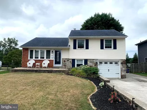 405 S Central Blvd, Broomall, PA 19008