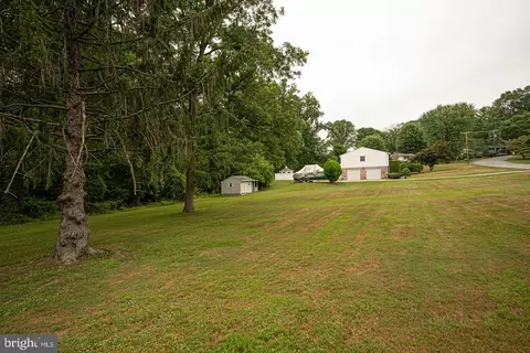Exterior - 8 Devon Ln, Media, PA 19063 photo 9 of 18