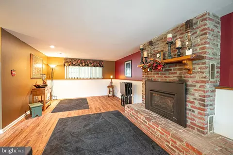 Living - 8 Devon Ln, Media, PA 19063 photo 5 of 5
