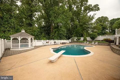 Exterior - 8 Devon Ln, Media, PA 19063 photo 13 of 18