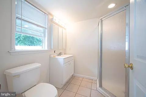 Bath - 8 Devon Ln, Media, PA 19063 photo 6 of 6