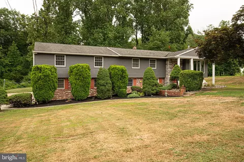 8 Devon Ln, Media, PA 19063