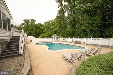 Exterior - 8 Devon Ln, Media, PA 19063 photo 14 of 18