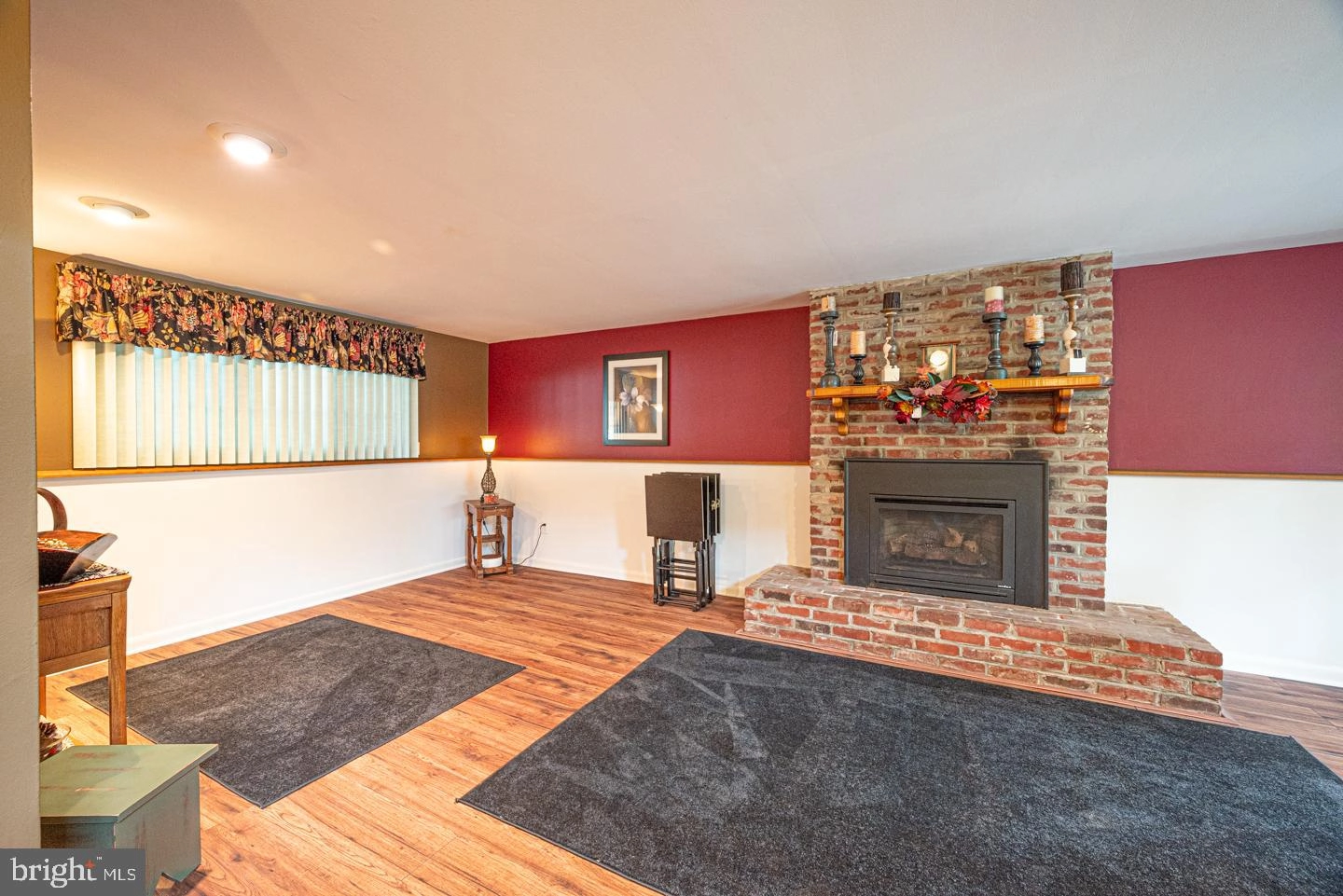 Living - 8 Devon Ln, Media, PA 19063 photo 4 of 5
