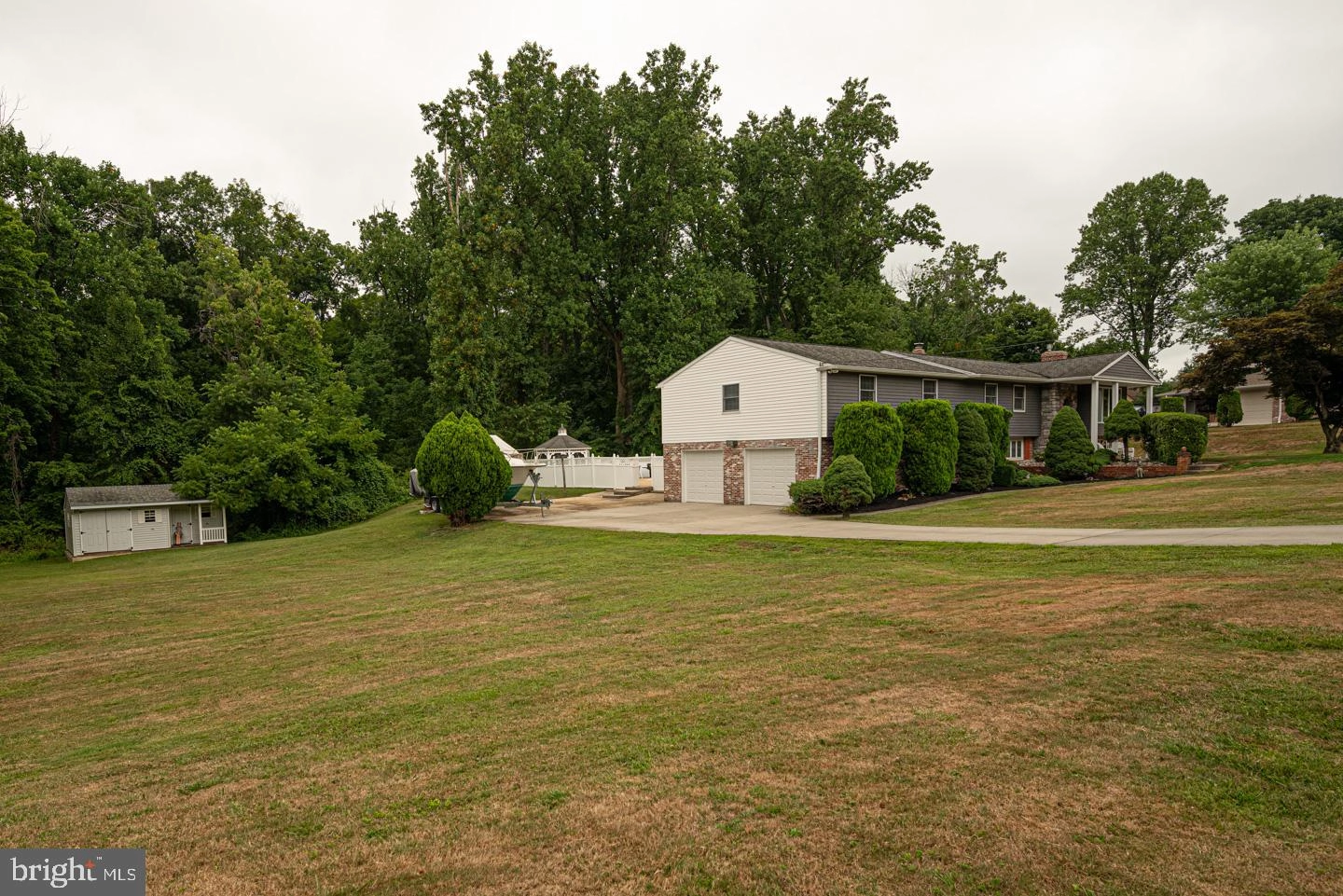 Exterior - 8 Devon Ln, Media, PA 19063 photo 7 of 18