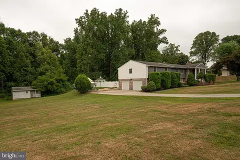 Exterior - 8 Devon Ln, Media, PA 19063 photo 7 of 18