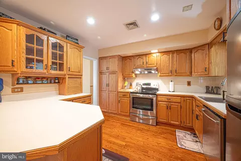 Kitchen - 8 Devon Ln, Media, PA 19063 photo 3 of 5