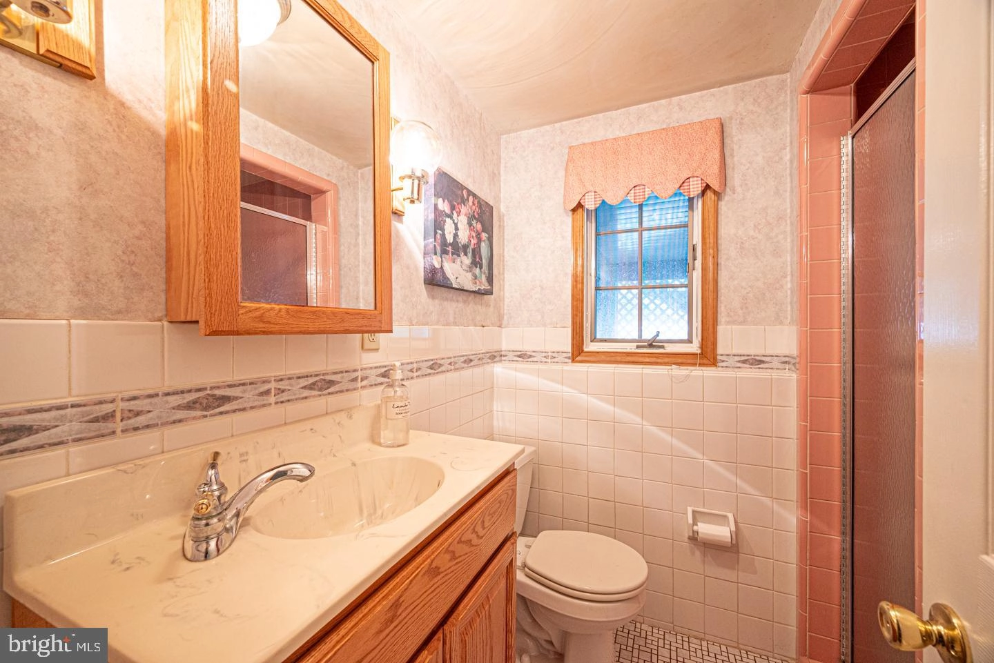 Bath - 8 Devon Ln, Media, PA 19063 photo 5 of 6
