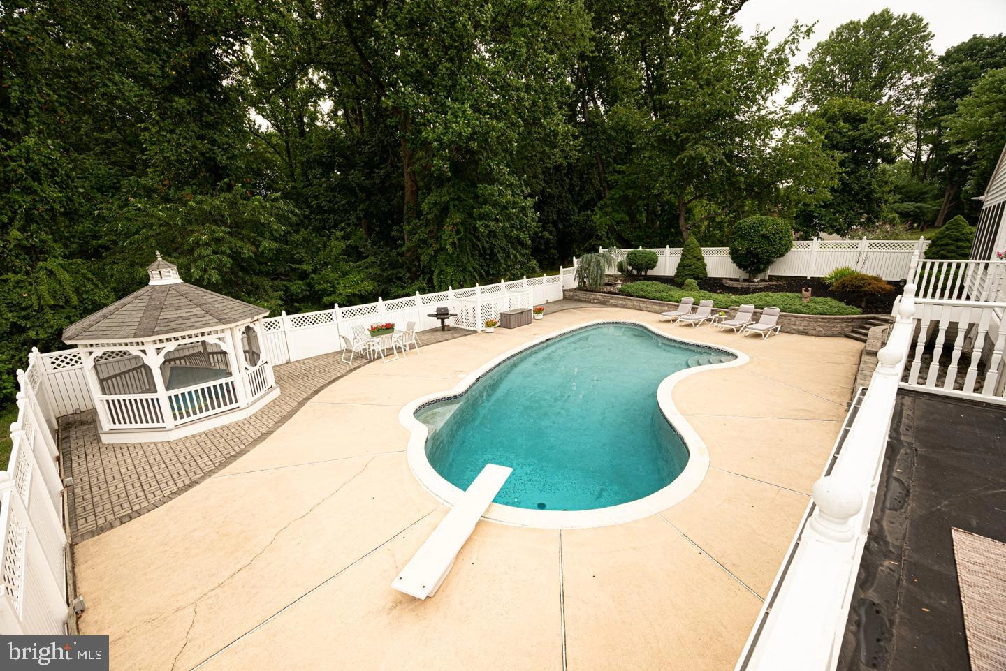 Exterior - 8 Devon Ln, Media, PA 19063 photo 12 of 18