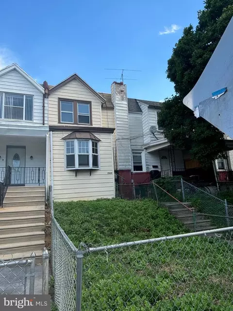7037 Clover Ln, Upper Darby, PA 19082