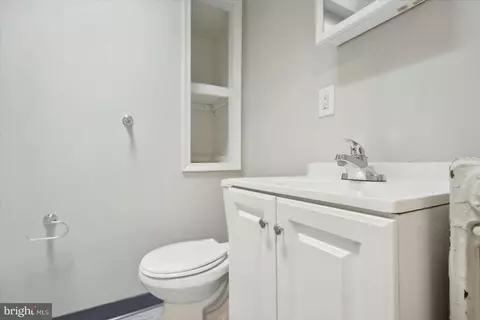 Bath - 283 Copley Rd, Upper Darby, PA 19082 photo 1 of 1