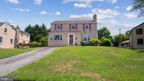 3 Surrey Dr, Newtown Square, PA 19073