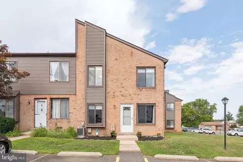 5200 Hilltop Dr #H7, Brookhaven, PA 19015