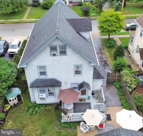 4021 School Ln, Drexel Hill, PA 19026