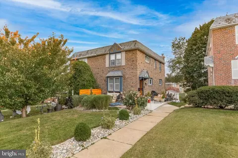 906 Fariston Dr, Drexel Hill, PA 19026
