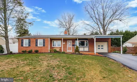 2340 Overlook Dr, Aston, PA 19014