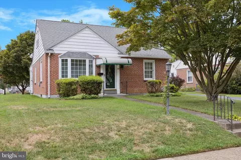 107 W Wayne Ave, Aldan, PA 19018