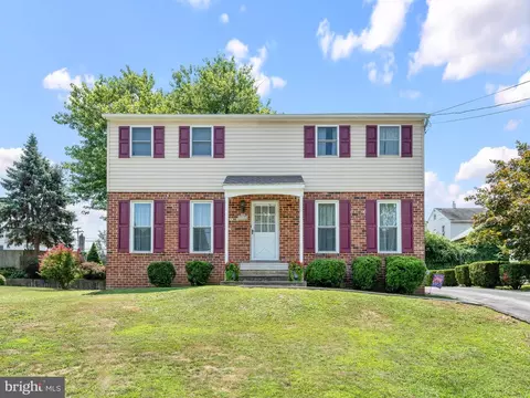 711 Oxford Ln, Wallingford, PA 19086